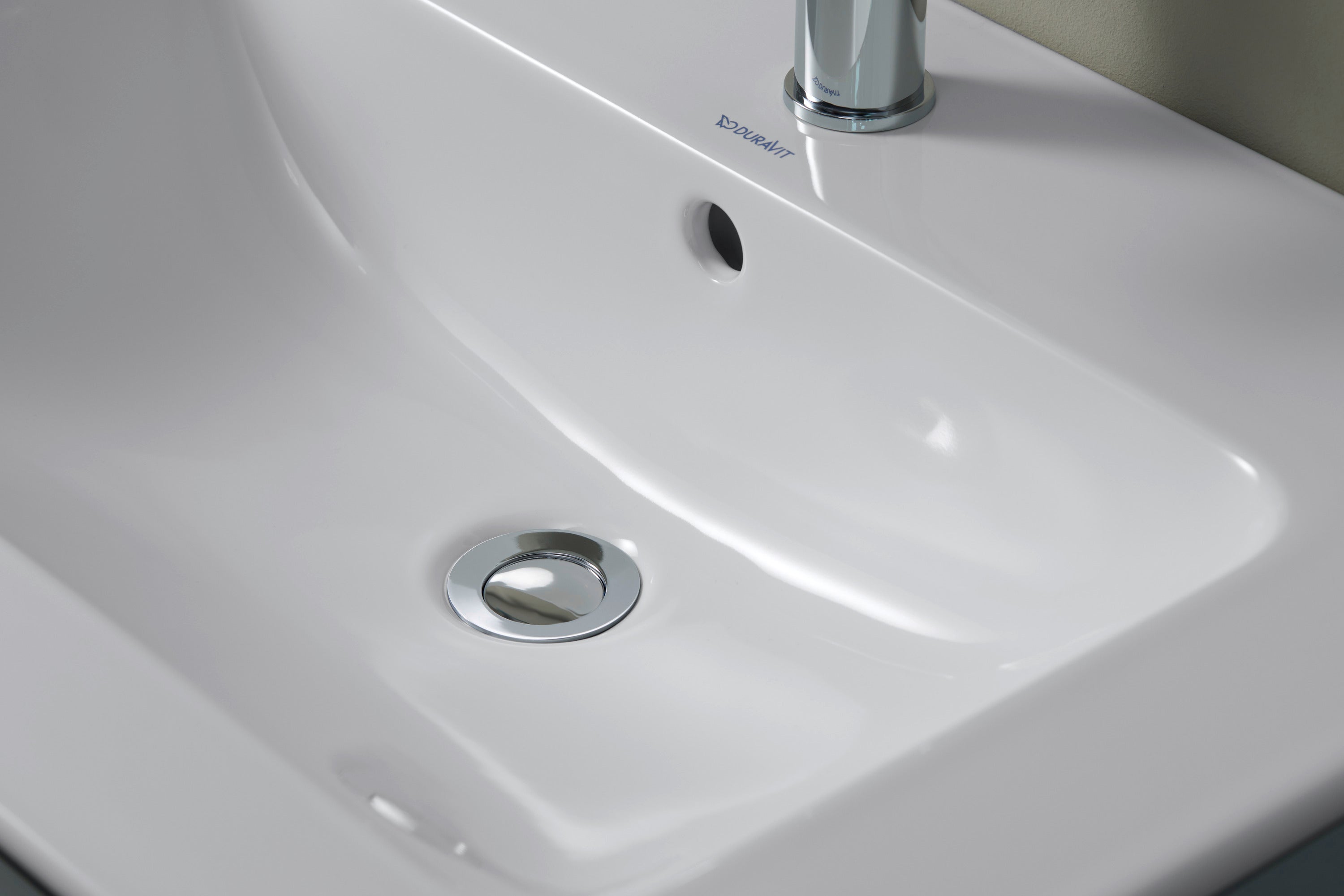 Duravit 2336833200 - ME by Starck 32 5/8" Rectangular Wall Mounted Sink in Satin Matte White with Single Faucet Hole and with Overflow