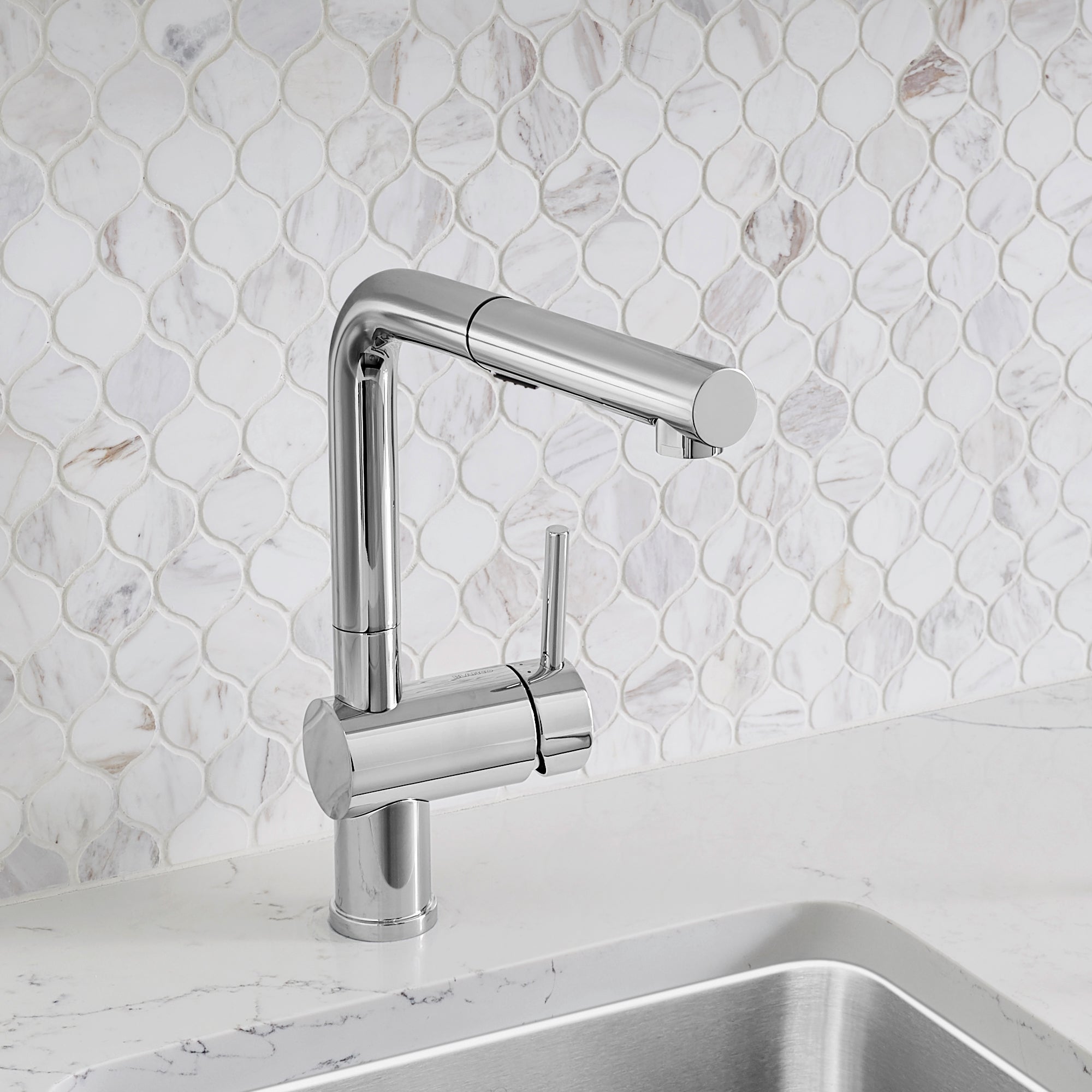 Blanco - 526365 - Linus Low Arc Pull-Out Dual-Spray Kitchen Faucet - Chrome - Beauty Shot 2