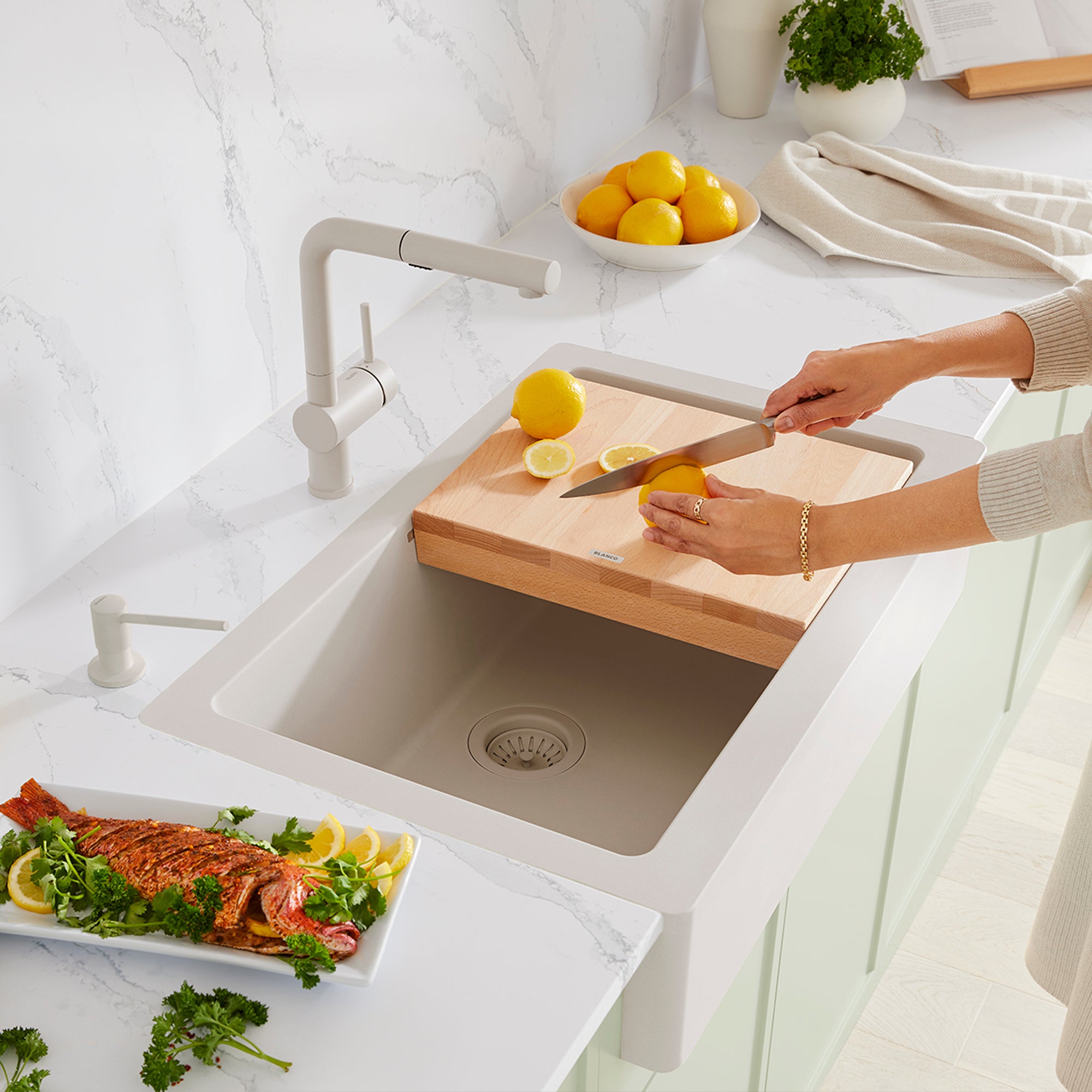 Blanco - 526963 - Linus Low Arc Pull-Out Dual-Spray Kitchen Faucet - Soft White - Beauty Shot 7