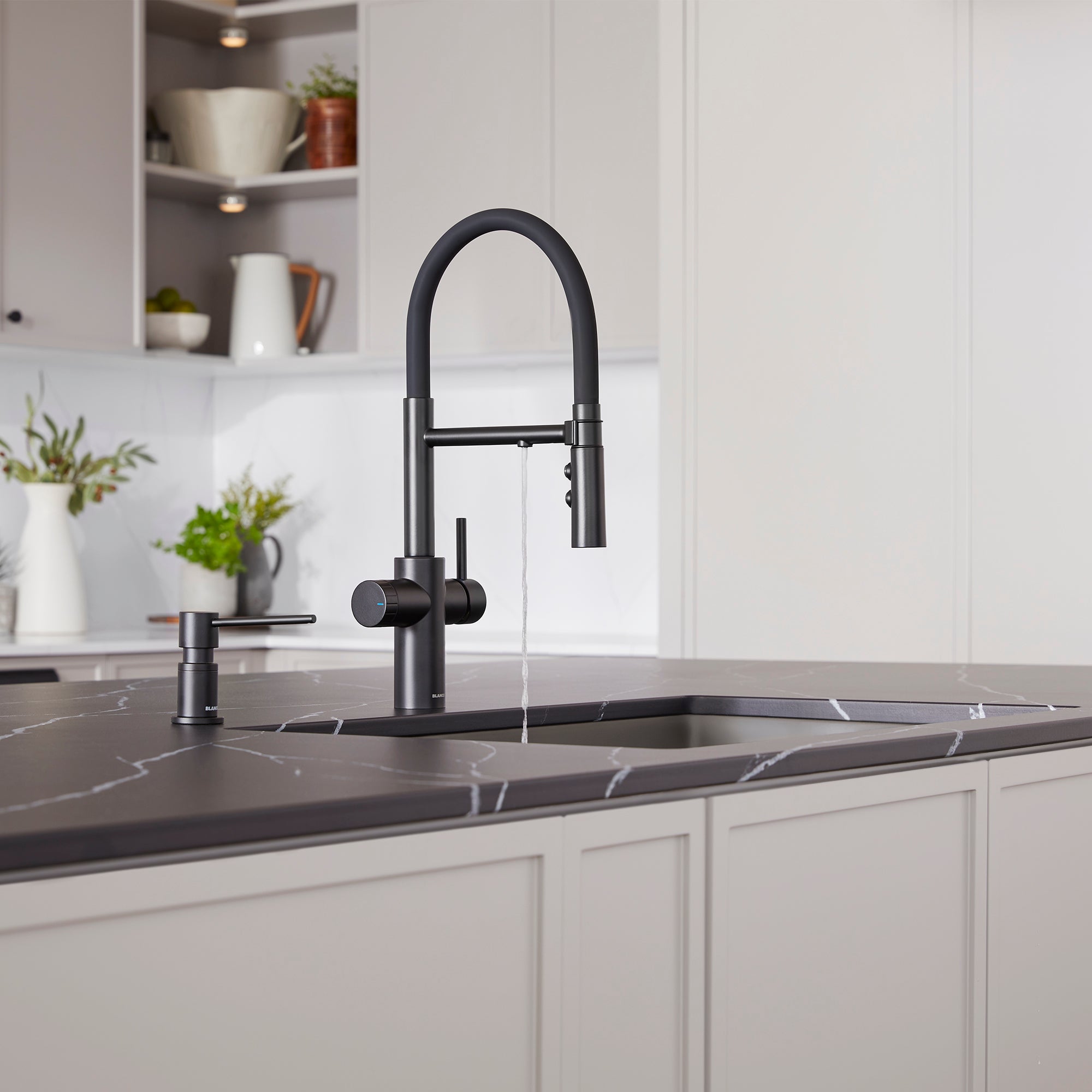 Blanco - 442992 - Catris Flexo Filter-Ready Semi-Pro Pull-Down Dual-Spray Kitchen Faucet - Matte Black - Beauty Shot 2