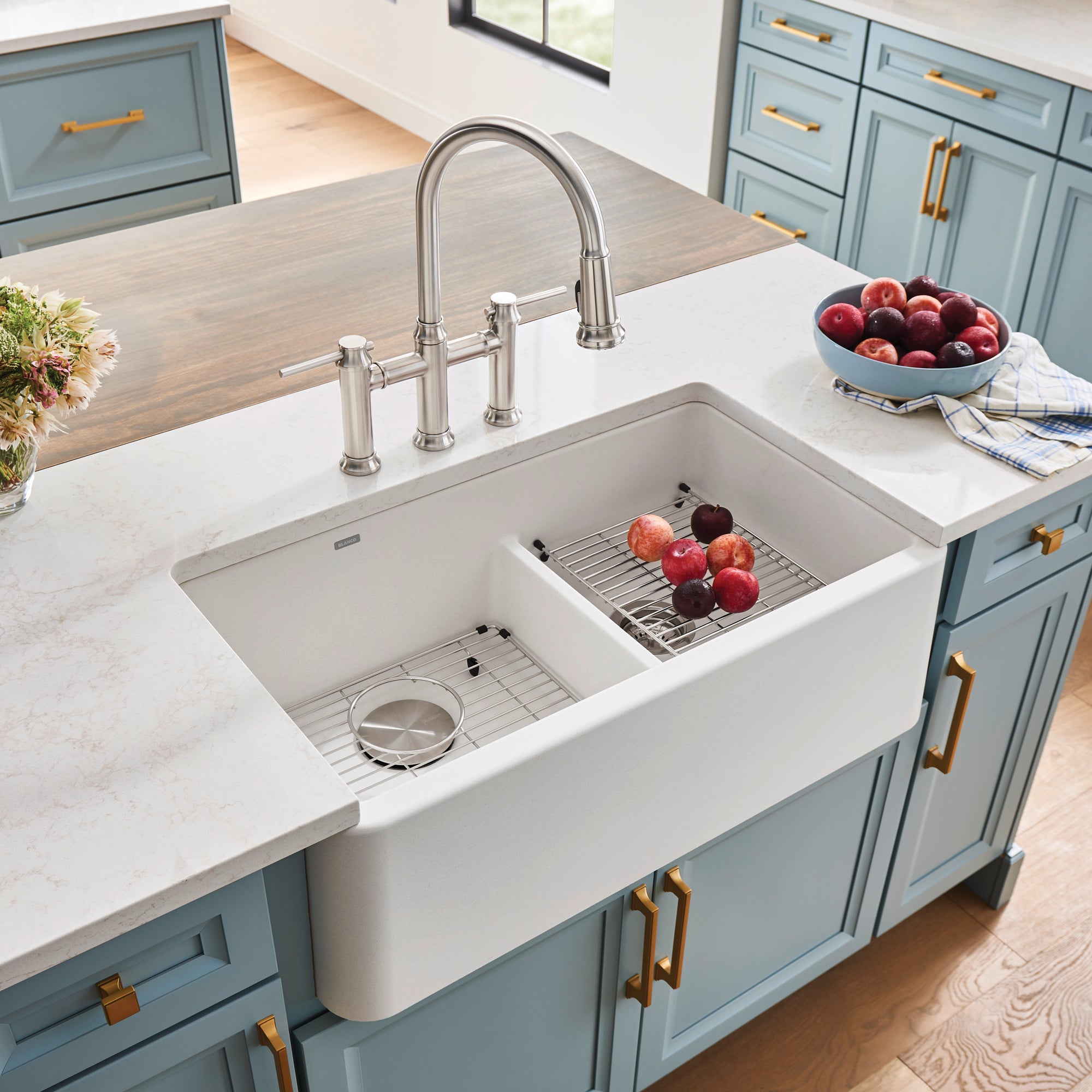 Blanco - 402337 - Ikon SILGRANIT 33" Double Bowl Apron-Front Farmhouse Sink with Low Divide - White - Beauty Shot 4