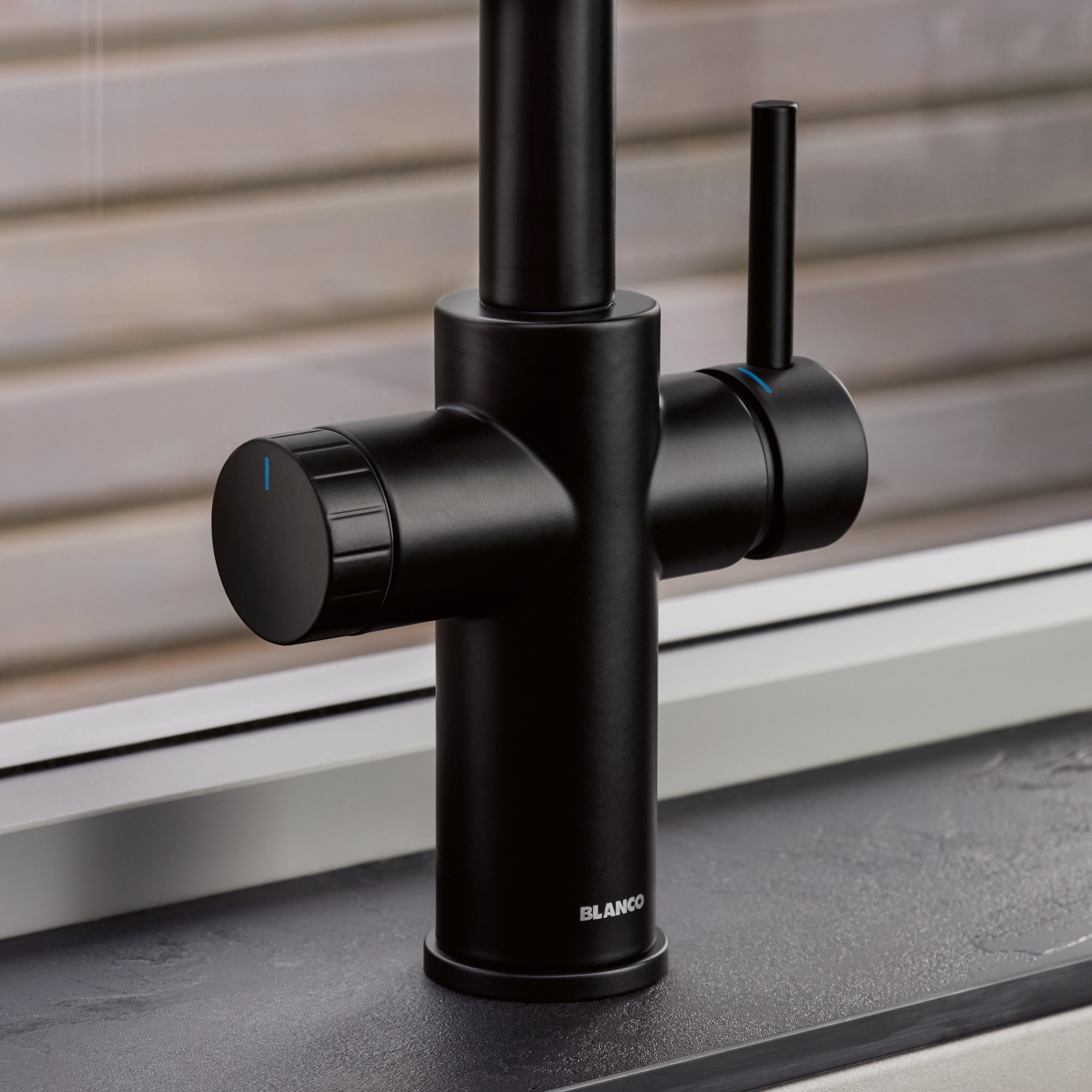 Blanco - 442992 - Catris Flexo Filter-Ready Semi-Pro Pull-Down Dual-Spray Kitchen Faucet - Matte Black - Beauty Shot 12