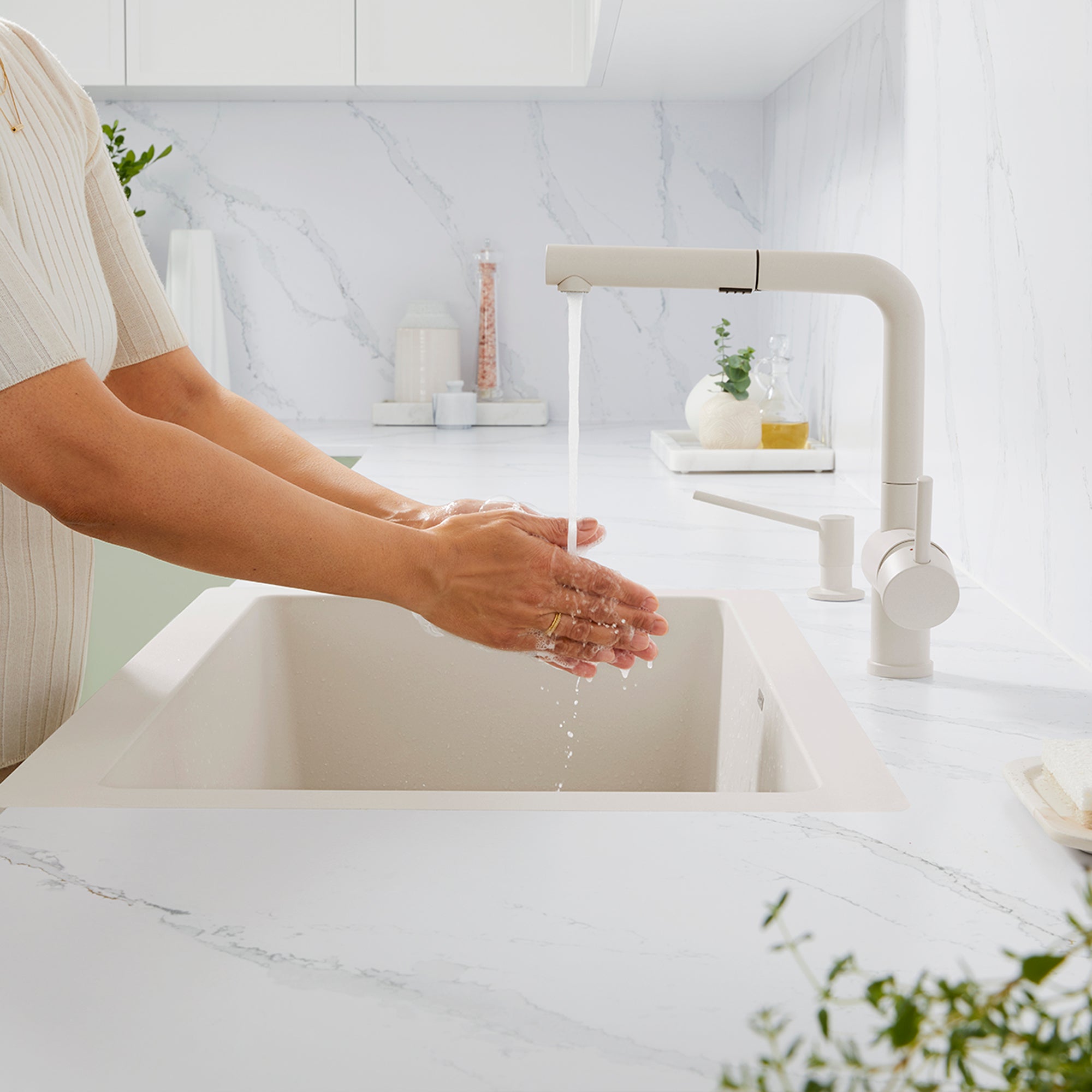 Blanco - 526963 - Linus Low Arc Pull-Out Dual-Spray Kitchen Faucet - Soft White - Beauty Shot 2